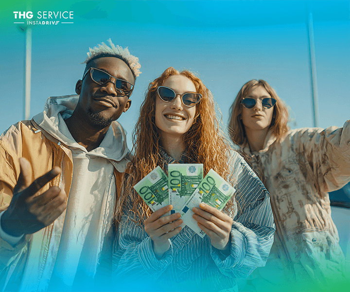 THG Prämie Geld für dein E-Auto - Junge Autfahrer freuen sich über Geld